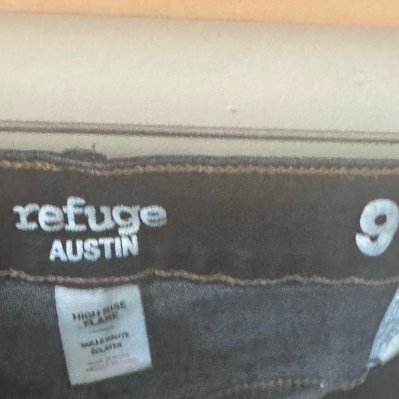 refuge Size Junior 9 W29" AUSTIN High Rise Flare Distressed - Picture 12 of 12